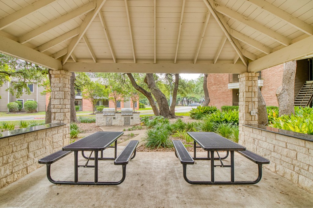 Picnic area Picnic area at Village Oaks Apartments, Texas